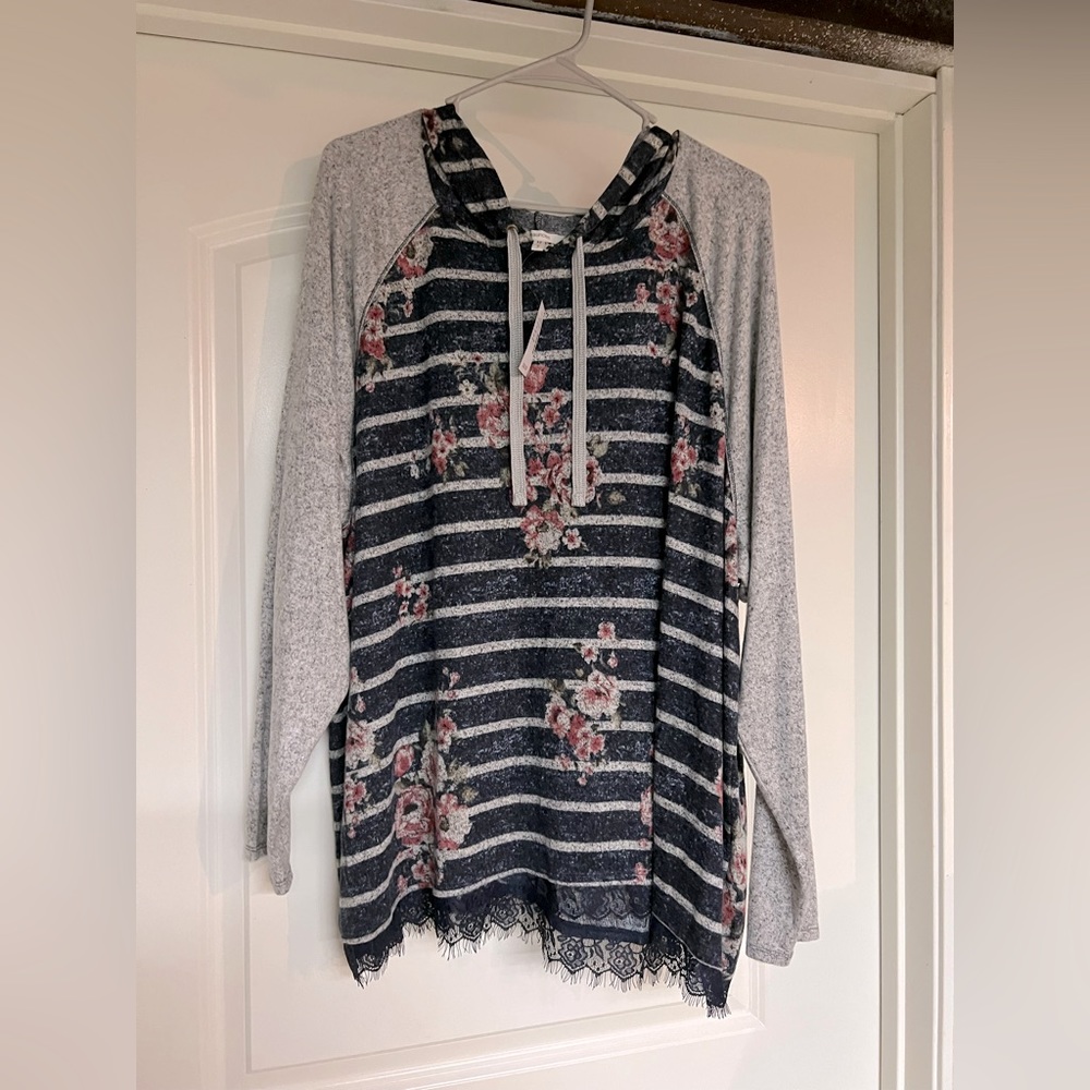 Super soft and beautiful gray and blue sweatshirt with floral print. Lace bottom